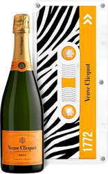 Шампанское Veuve Clicquot, Brut, gift box "Cassette"