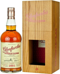 Виски Glenfarclas 2001 "Family Casks" (58,8%), in wooden box, 0.7 л