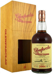 Виски Glenfarclas 2004 "Family Casks" (59,5%), wooden box, 0.7 л