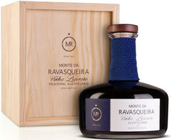 Вино Monte da Ravasqueira. Vinho Licoroso. wooden box