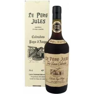 Кальвадос Tres Vieux Calvados Pays d'Auge Reserve 40 Years Old, gift box, 0.7 л