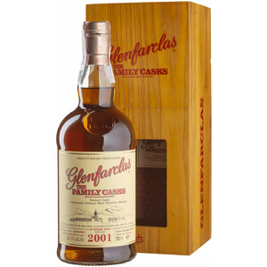 Виски Glenfarclas 2001 "Family Casks" (56,5%), wooden box, 0.7 л