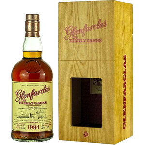 Виски Glenfarclas 1994 "Family Casks" (56,1%), wooden box, 0.7 л